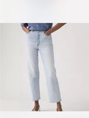 Levi's Women's Straight Leg Jeans in Light Blue Wash